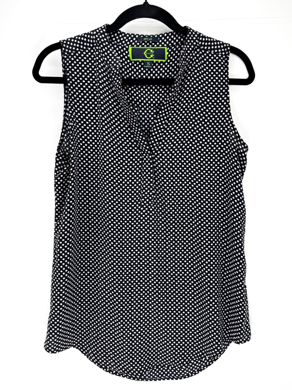 C. Wonder Black and White Polka Dot 100% Silk Sleeveless V-Neck Tank Top